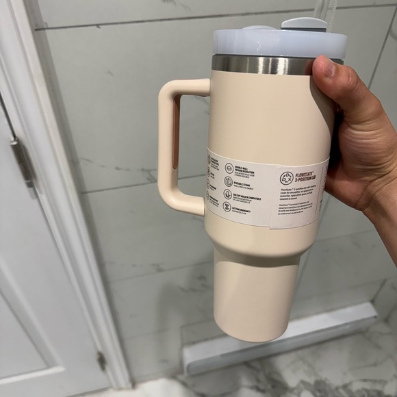 Stanley Cup Biggest Size Rose Quartz - Picture 4 of 4